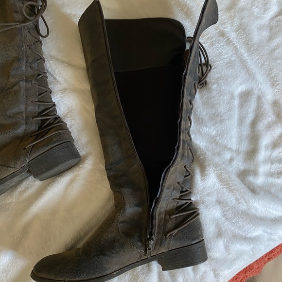 Boutique lace up boots - Picture 2 of 5